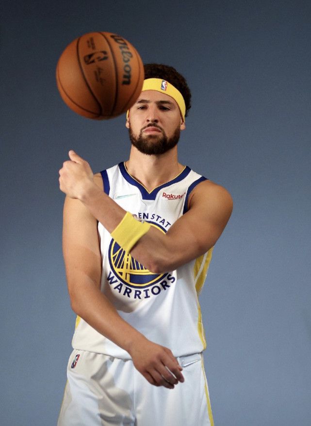 关于风云突变利物浦今夜单刀错失；NBA常规赛版图或变；质疑声仍在；年轻球员得到机会的信息